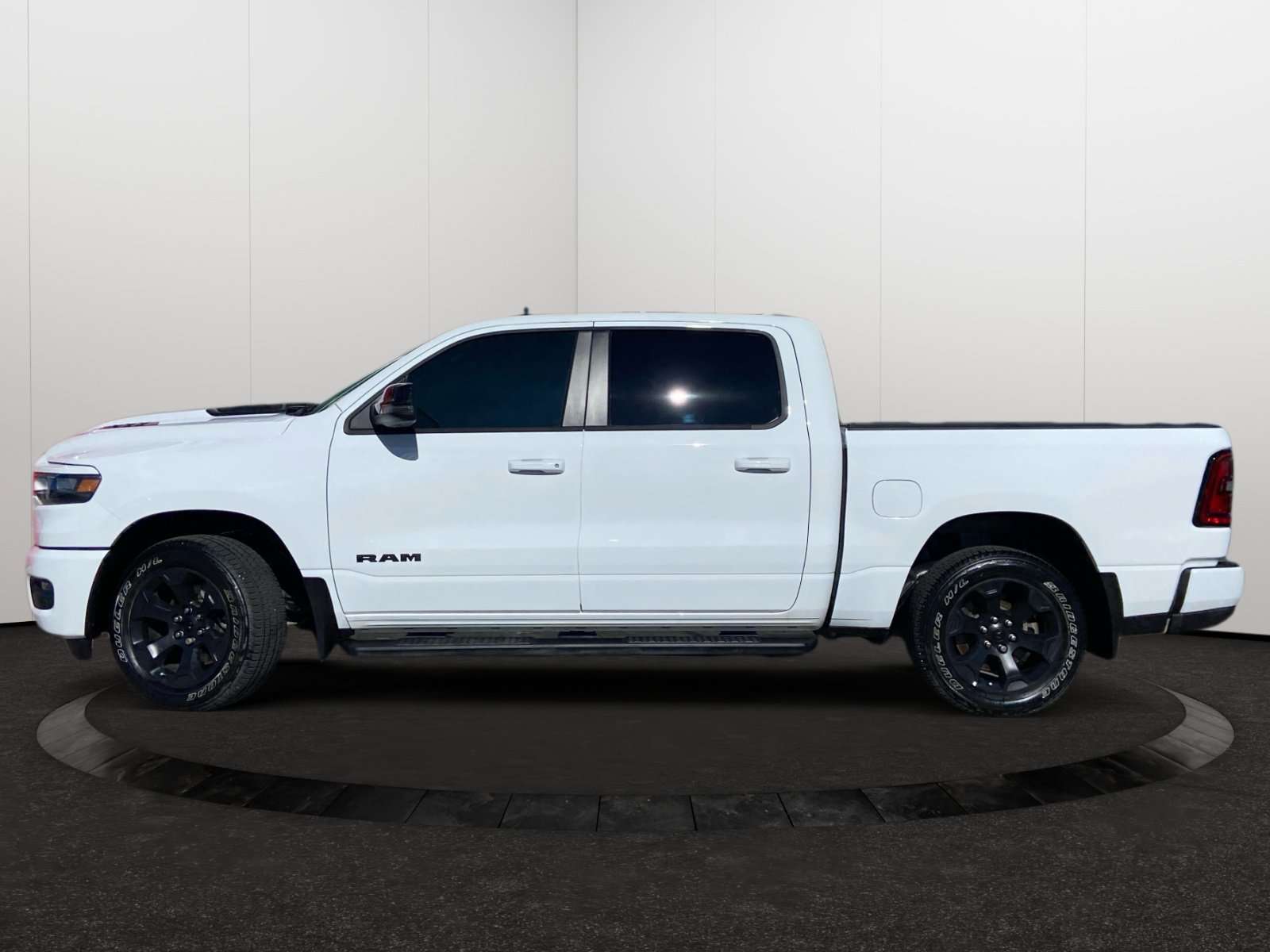 2026 RAM 1500 Sport | Cloth/Vinyl Bucket Seats, Apple CarPlay & Android Auto | — photo 3