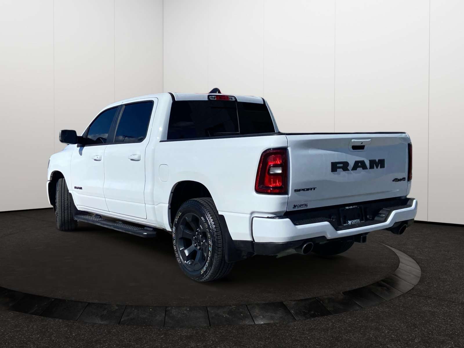 2026 RAM 1500 Sport | Cloth/Vinyl Bucket Seats, Apple CarPlay & Android Auto | — photo 4