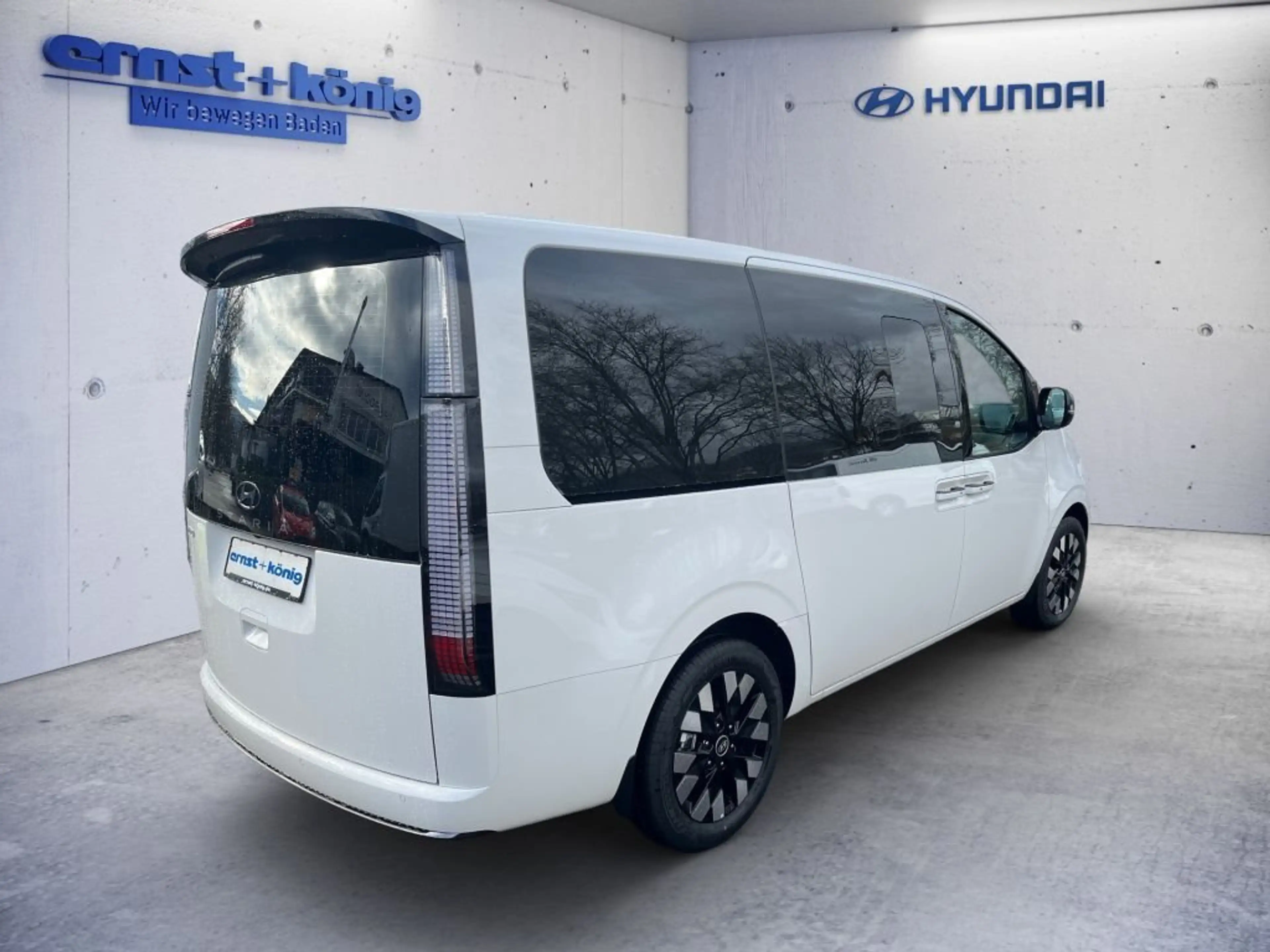 Hyundai STARIA 1.6 T-GDI HEV Signature — photo 3