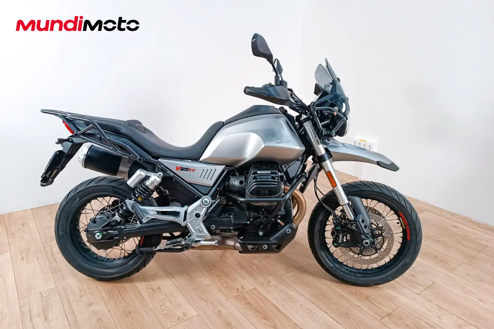 Moto Guzzi V 85 TT - 1