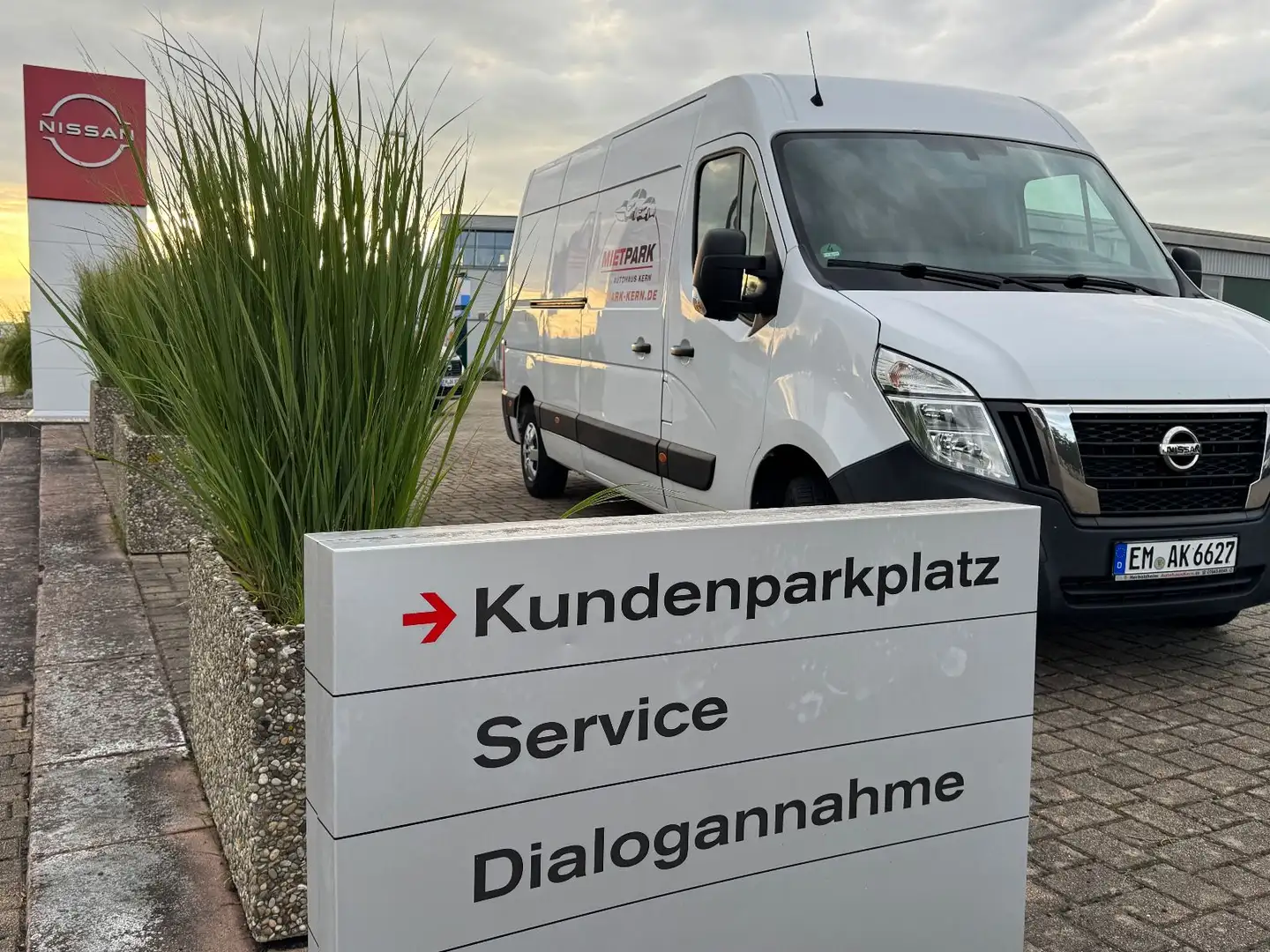 Nissan Qashqai 1.3DIG-T MHEV Tekna+ "AHK ,20" Alu" Grau - 1