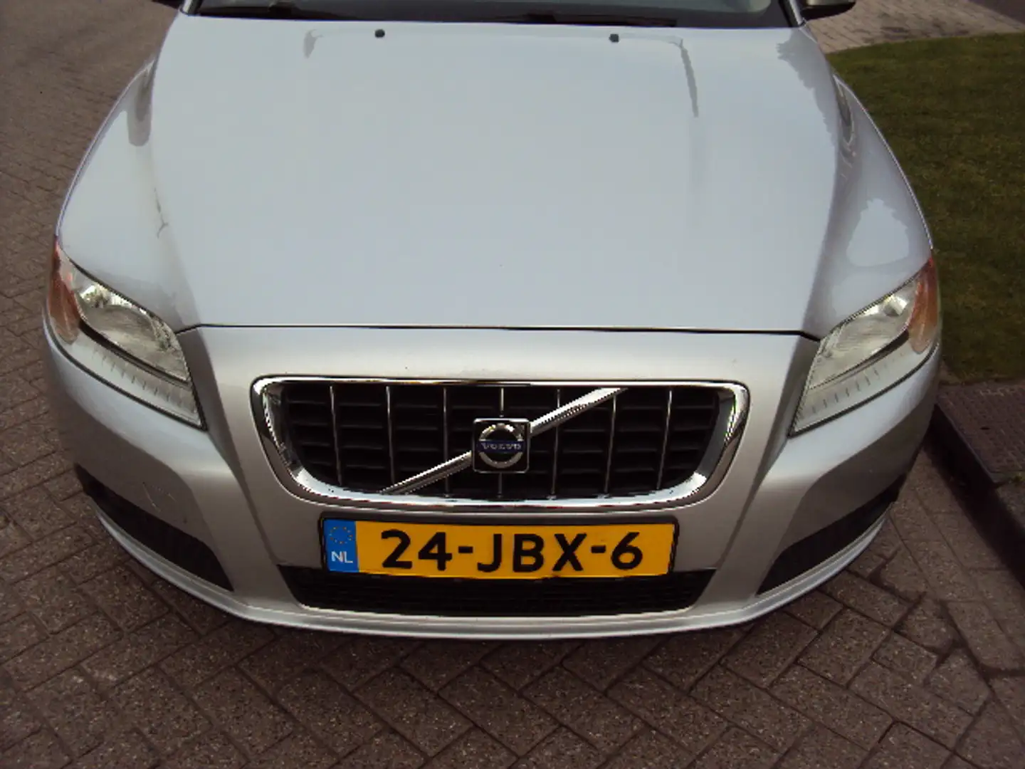 Volvo V70 2.0D 136PK Limited Edition Zilver - 2