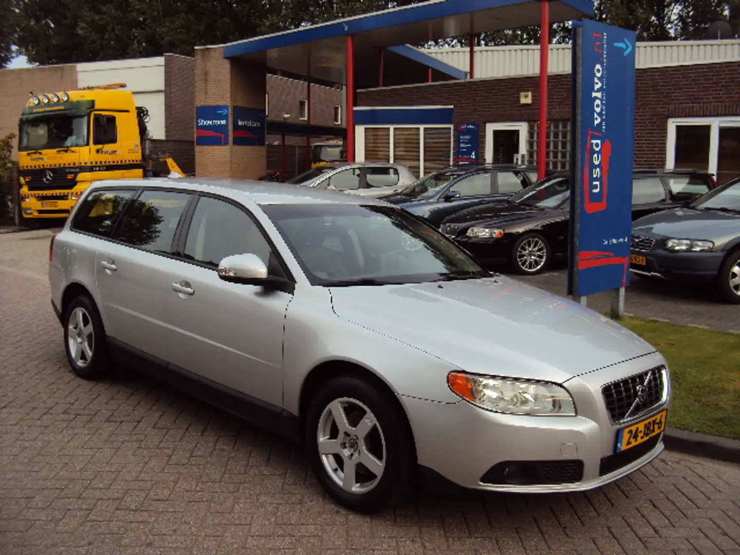 Volvo V70 2.0D 136PK Limited Edition Zilver - 1
