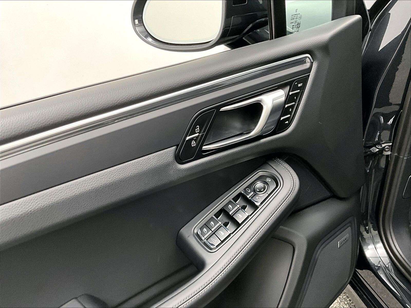 2026 Porsche Macan AWD thumb 18