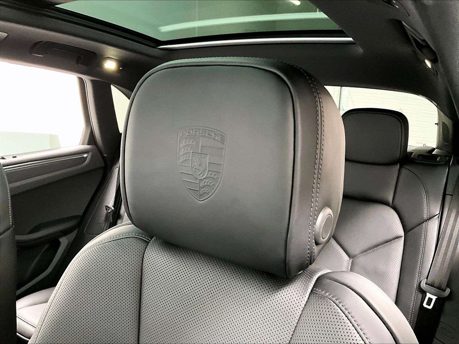2026 Porsche Macan AWD thumb 13