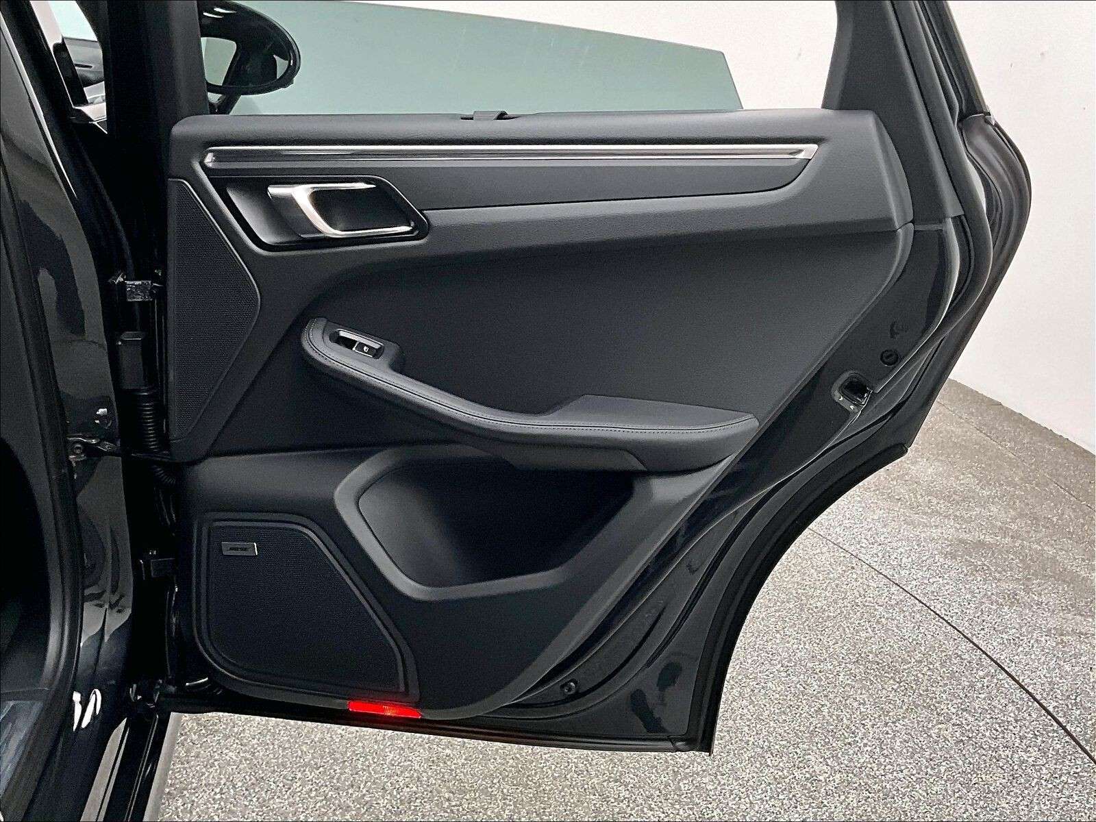 2026 Porsche Macan AWD thumb 30