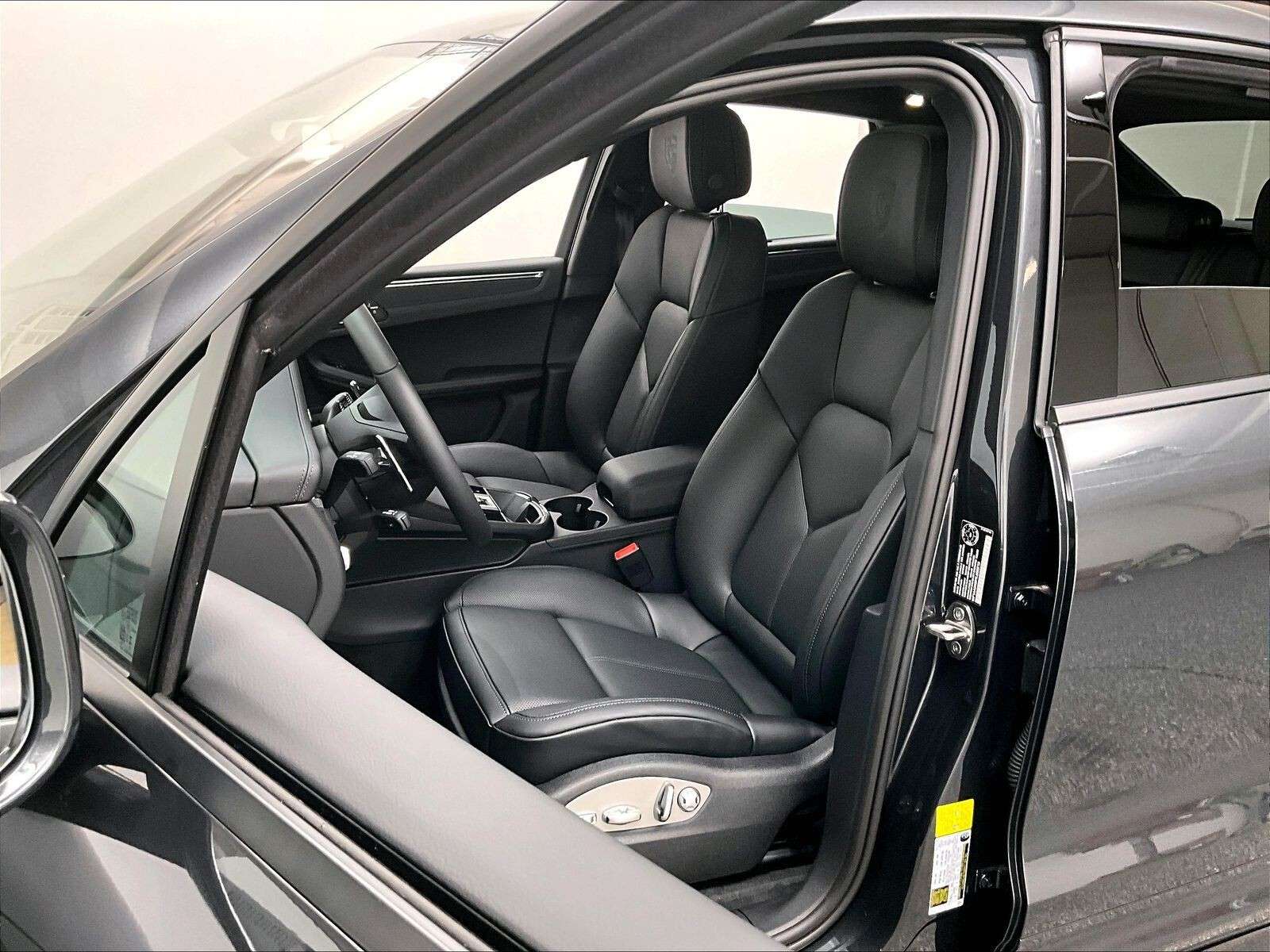 2026 Porsche Macan AWD thumb 12