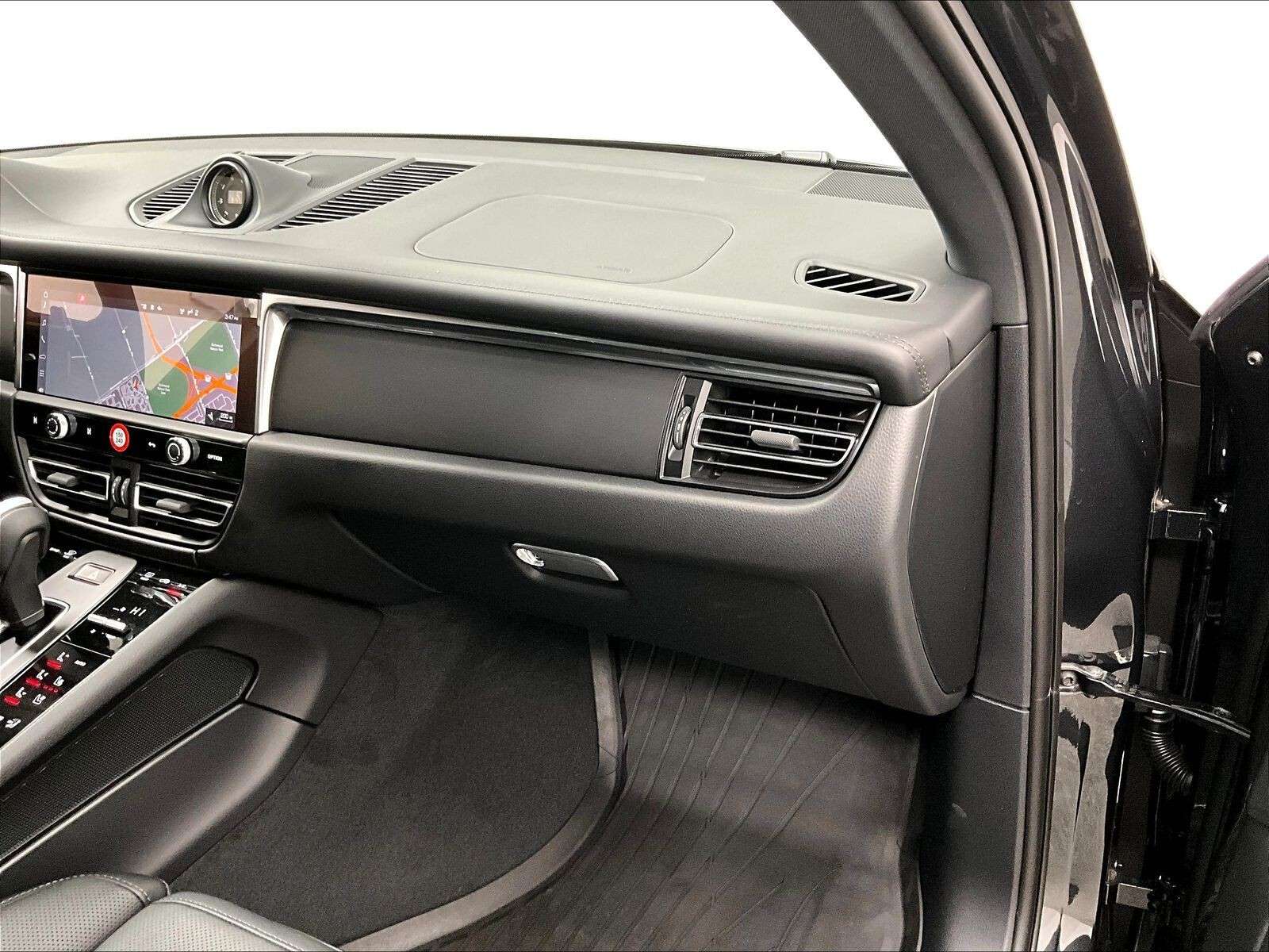 2026 Porsche Macan AWD thumb 26
