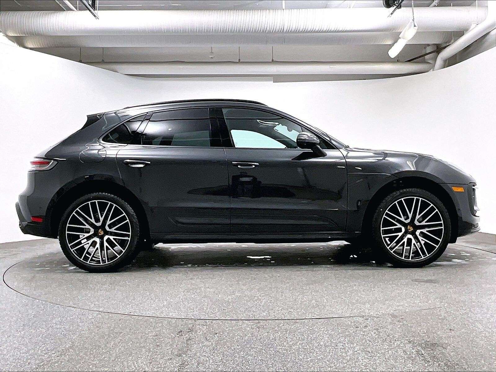 2026 Porsche Macan AWD alt 4