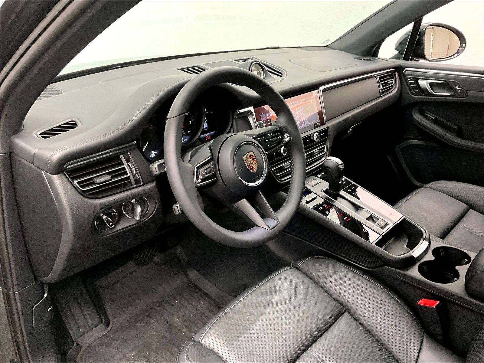2026 Porsche Macan AWD thumb 9