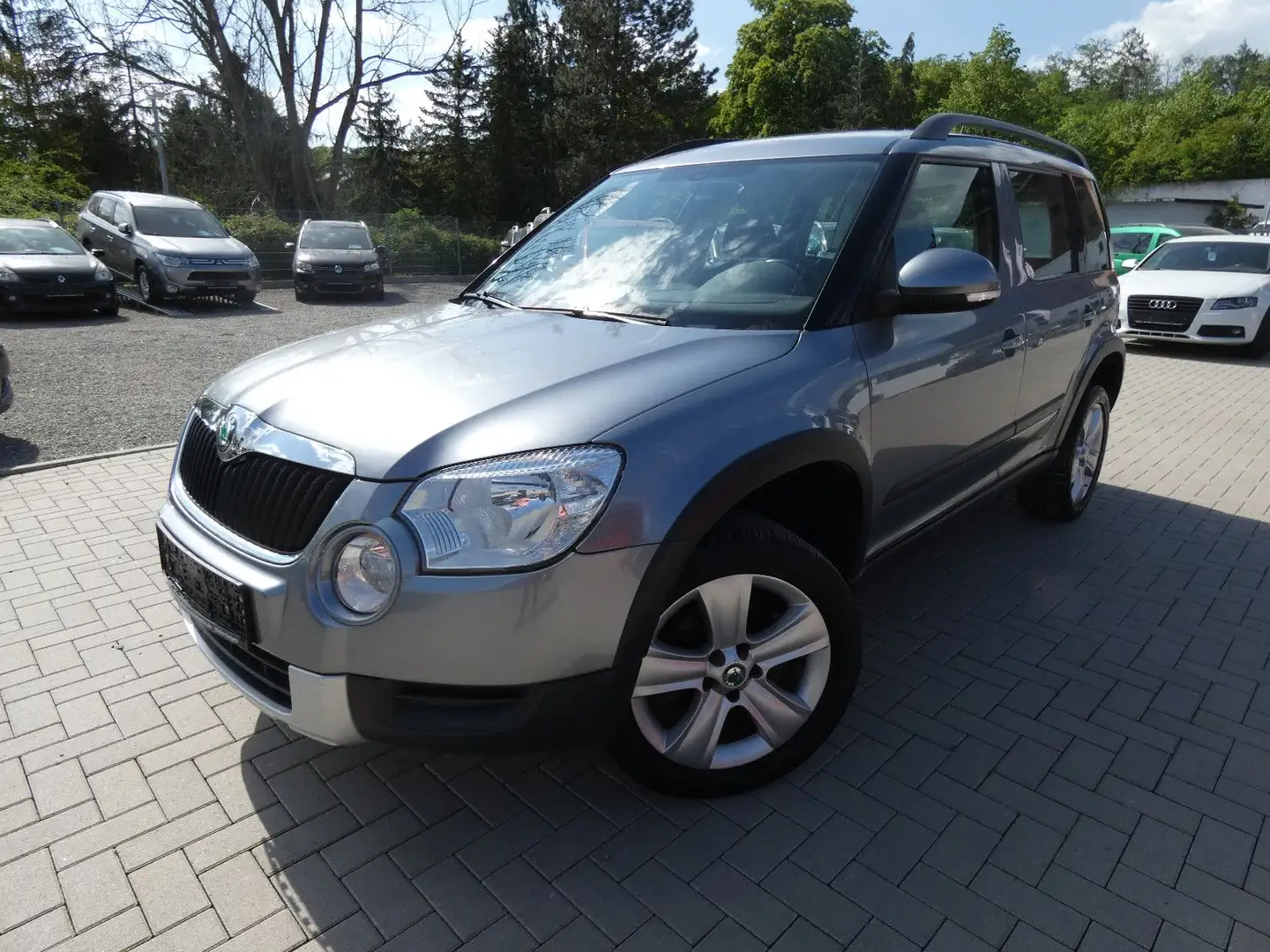 Skoda Yeti 1.2 TSI Ambition *KLIMA*NAVI*MFL*PDC* Grau - 1