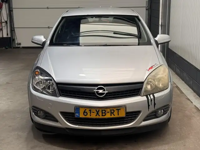 Opel Astra view 2