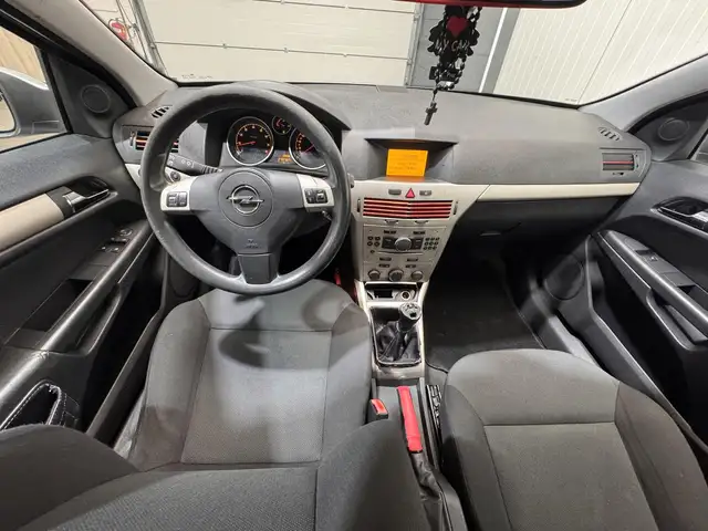 Opel Astra view 11