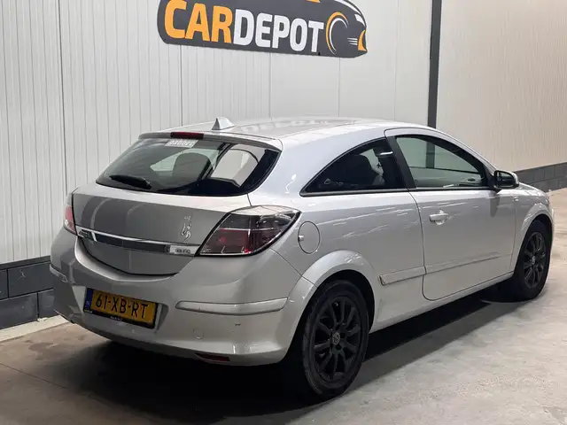 Opel Astra view 5