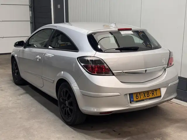 Opel Astra view 7