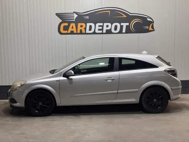 Opel Astra view 8