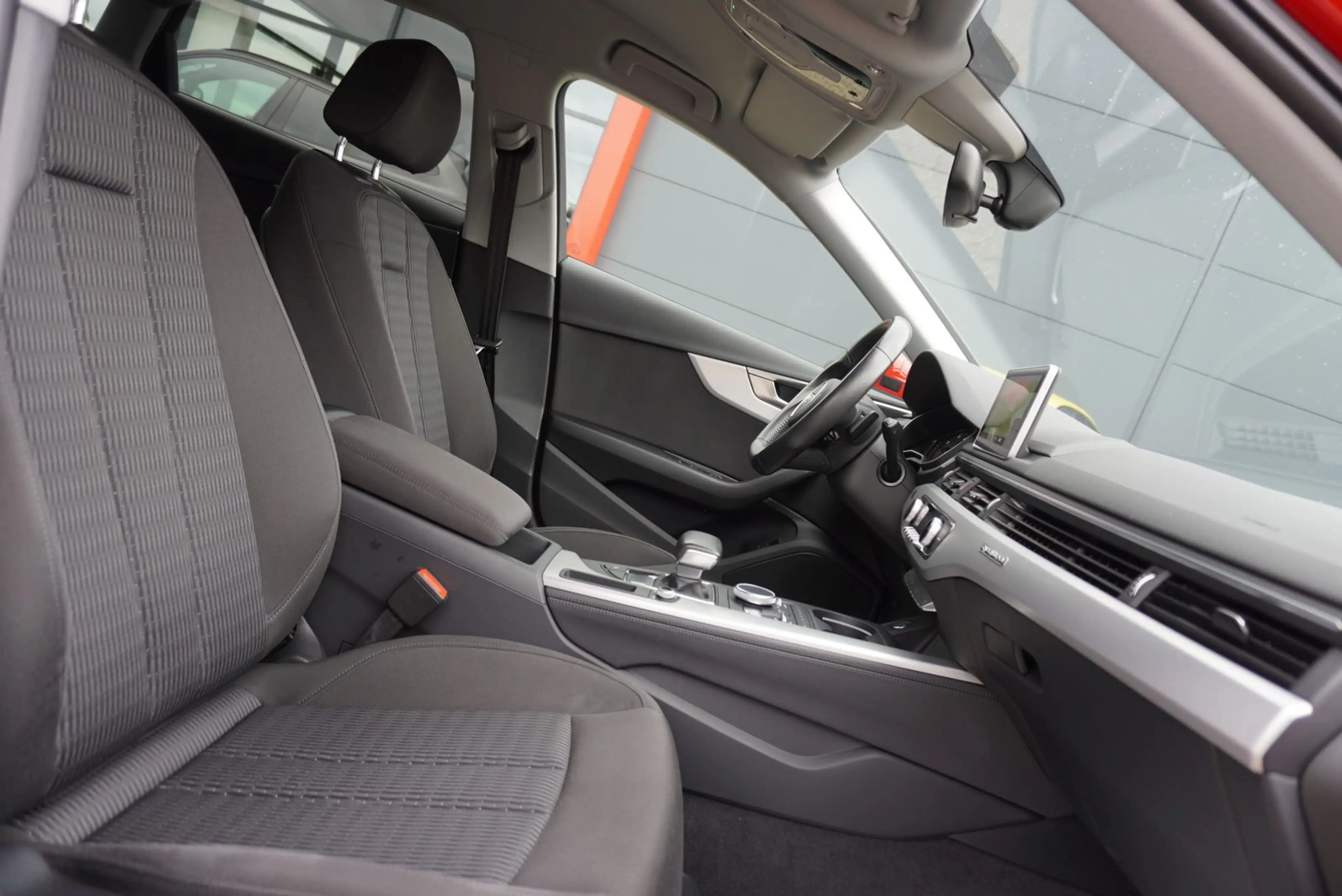 Audi A4 40 TDI Quattro S-Line/LED/NaviMMI/AHK/Assist/ — photo 9