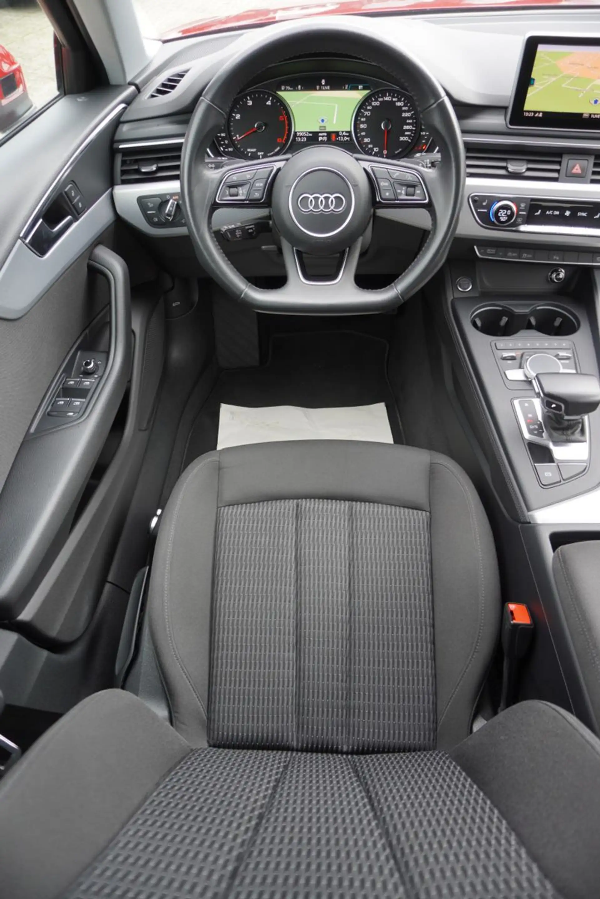 Audi A4 40 TDI Quattro S-Line/LED/NaviMMI/AHK/Assist/ — photo 15