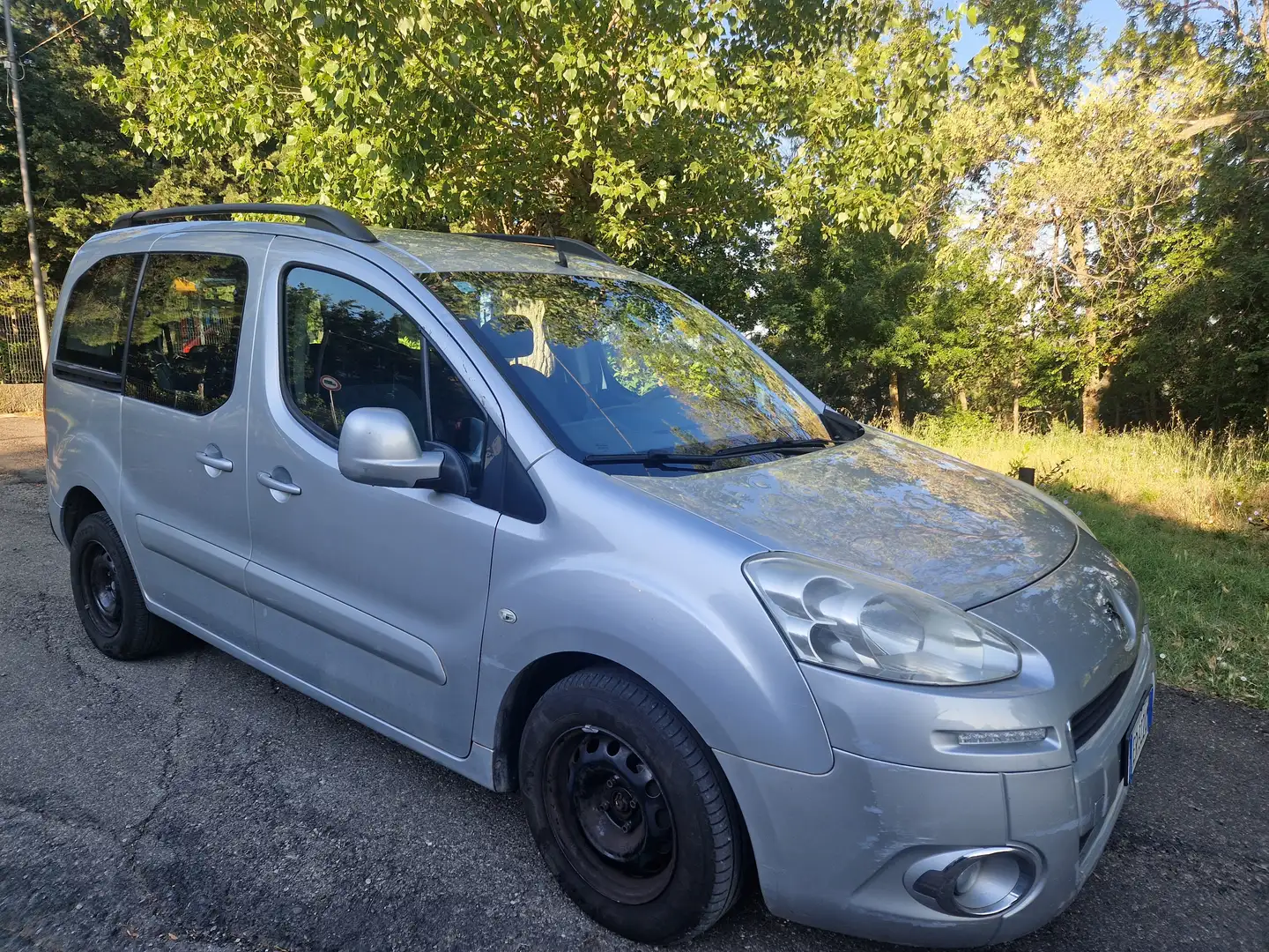 Peugeot Partner Partner Tepee 1.6 hdi Active (premium) 92cv E5 Grigio - 1