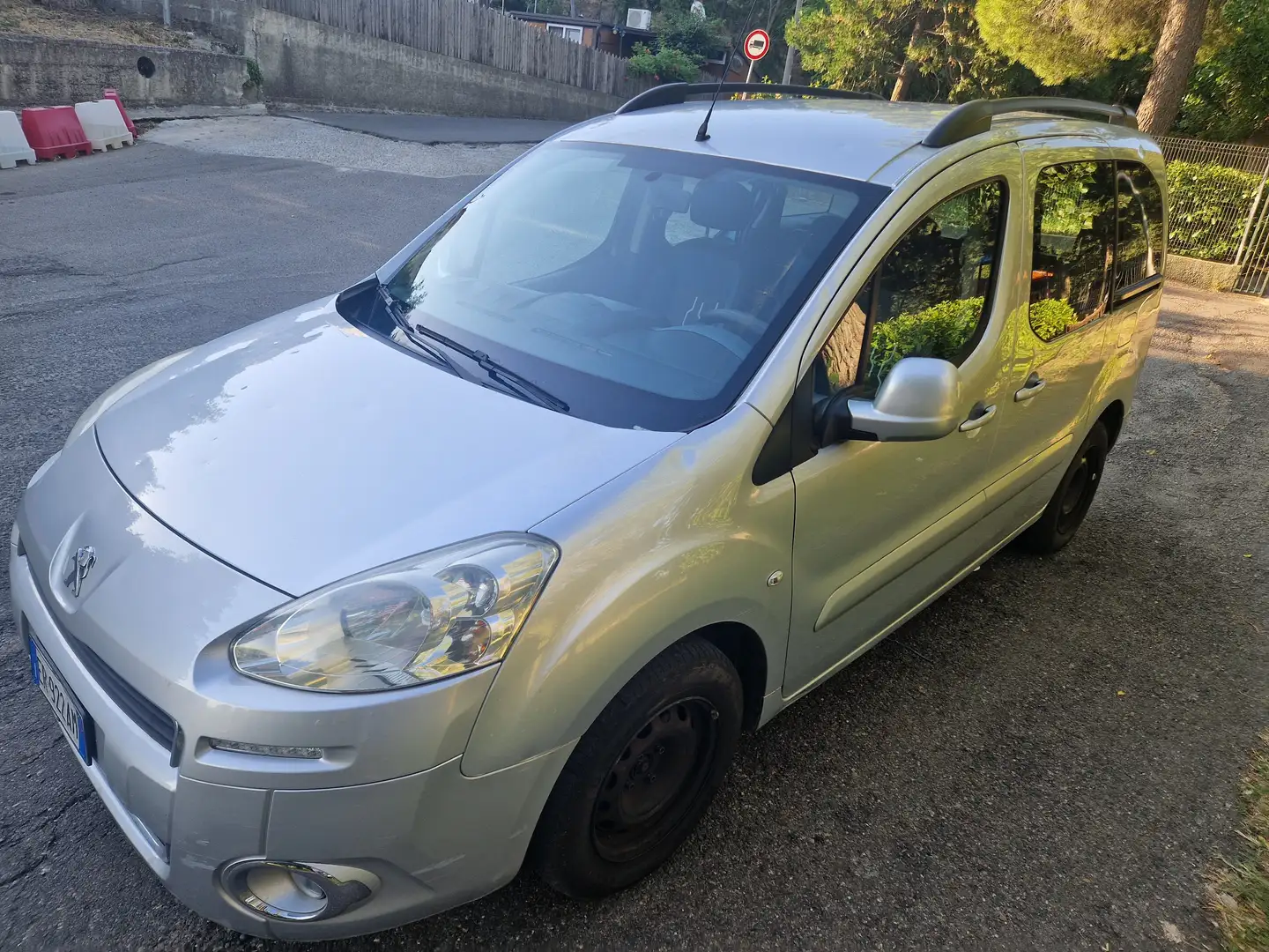 Peugeot Partner Partner Tepee 1.6 hdi Active (premium) 92cv E5 Grigio - 2
