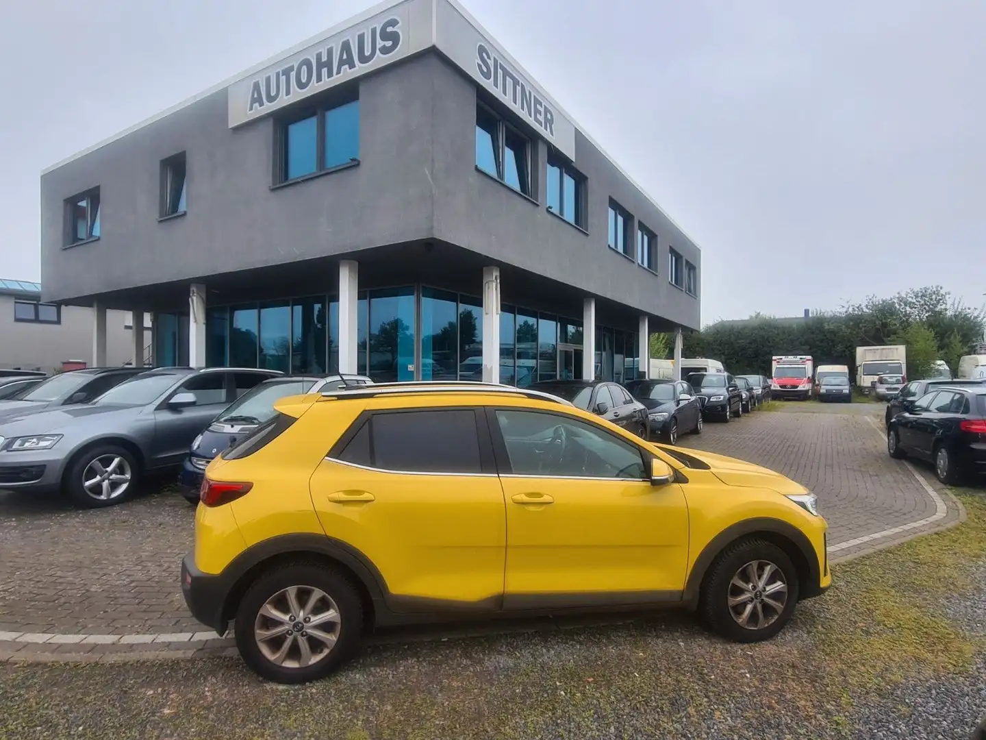 Kia Stonic Vision 1.4 Benzin Automatik Gelb - 1