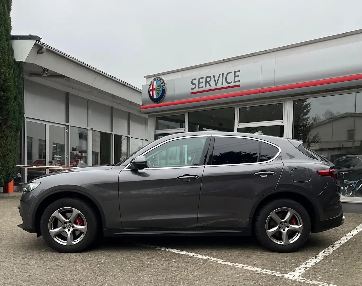 Alfa Romeo Stelvio 2.0 Turbo 16V AT8-Q4 Grau - 2