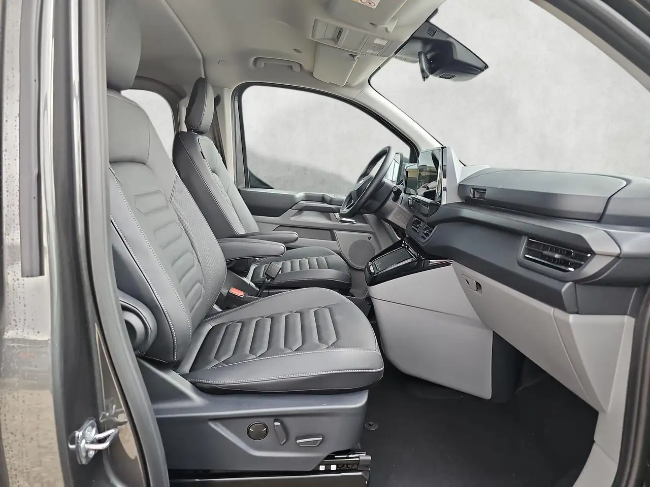 Ford Tourneo Custom 2.0 EB Autom Titanium X L2 AHK 11