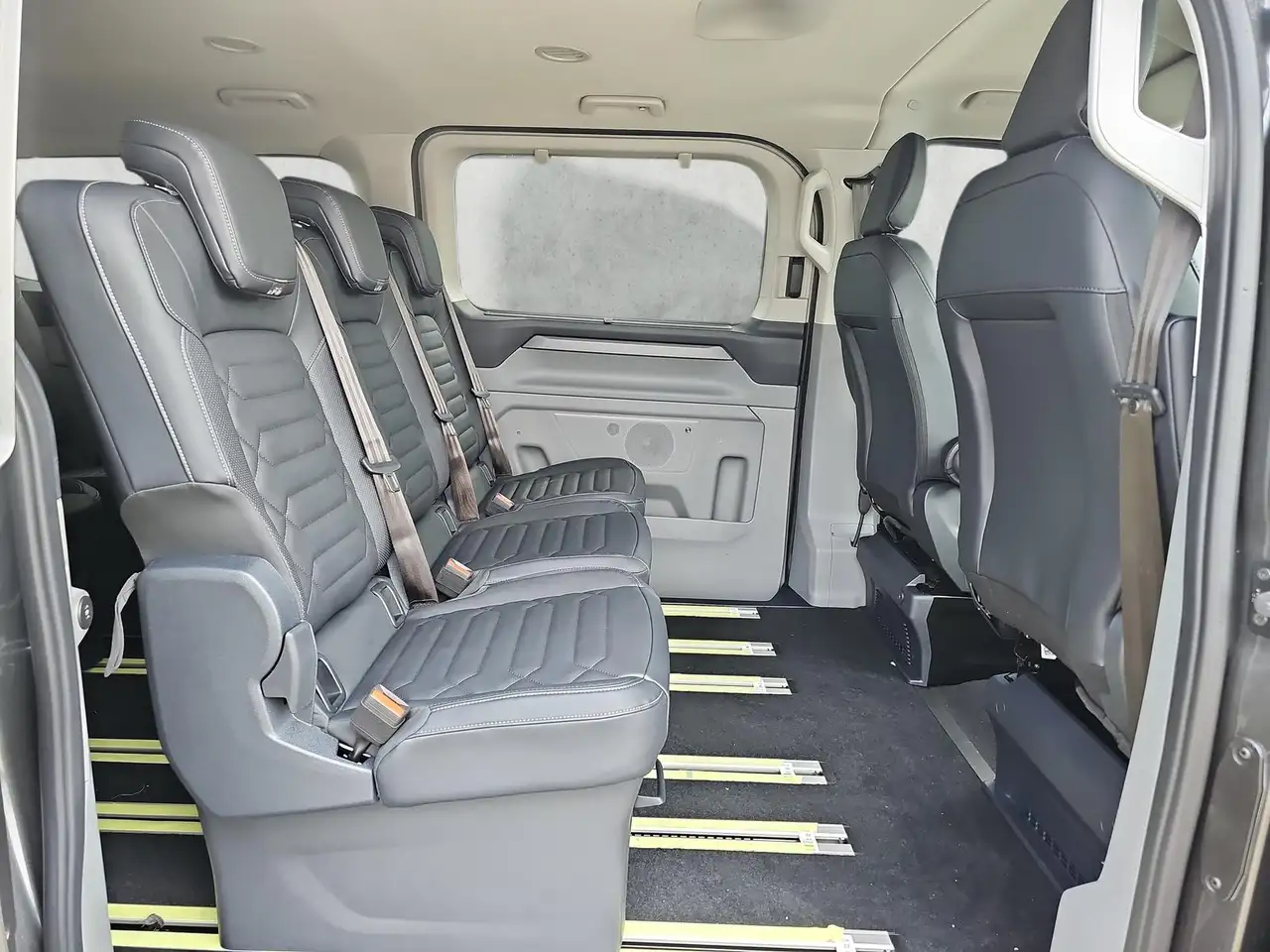 Ford Tourneo Custom 2.0 EB Autom Titanium X L2 AHK 14