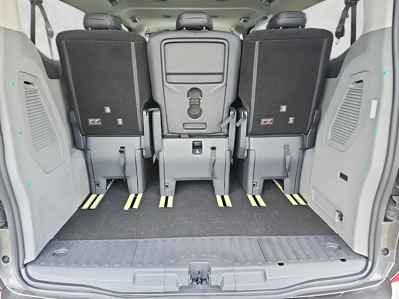Ford Tourneo Custom 2.0 EB Autom Titanium X L2 AHK 15