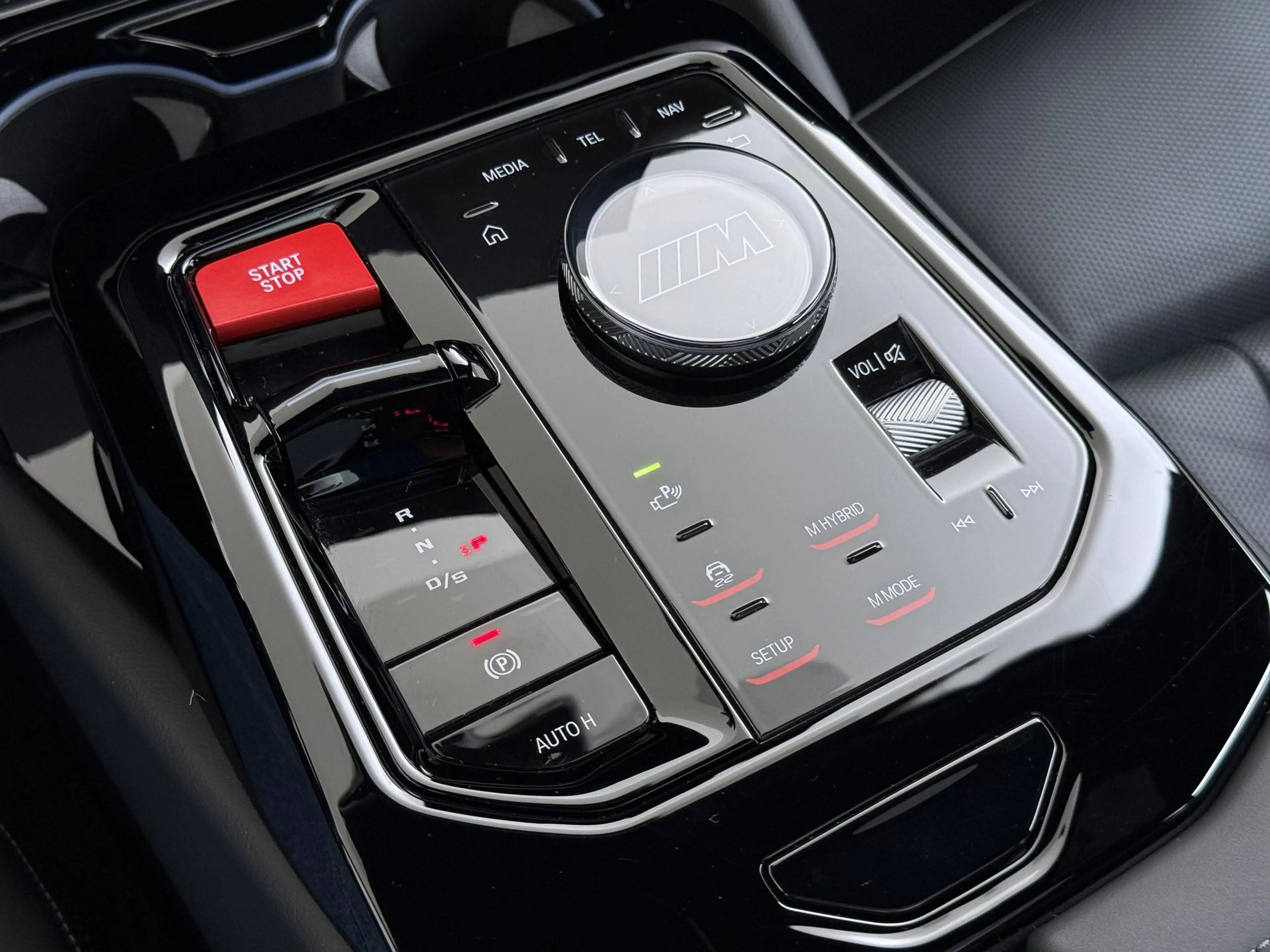 BMW M5 5-serie Touring NL Auto | BTW | Akrapovic | BMW on — photo 11