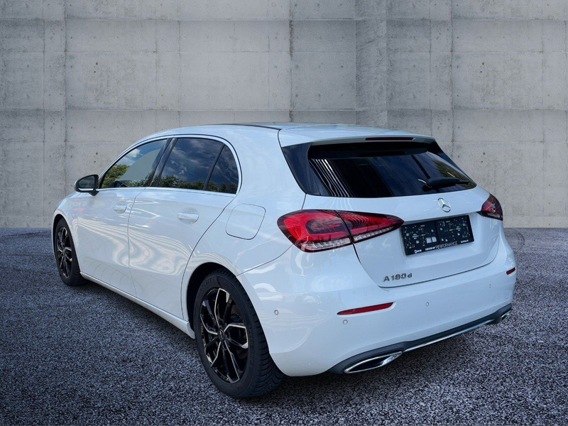 Mercedes-Benz A 180 d Kompaktlimousine Progressive PDC SHZ LED — photo 3