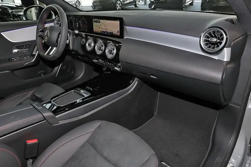 Annonce voiture d'occasion Mercedes-Benz A 200 - CARADIZE