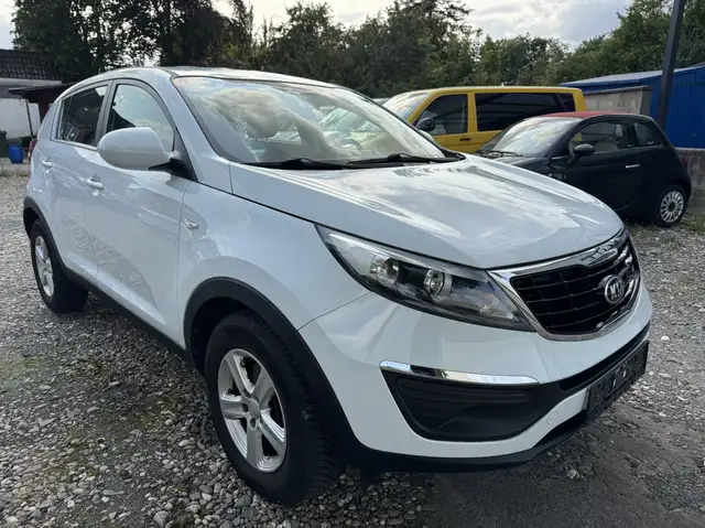 Kia Sportage Attract 2WD Klima Servo AHK Inspektion Neu