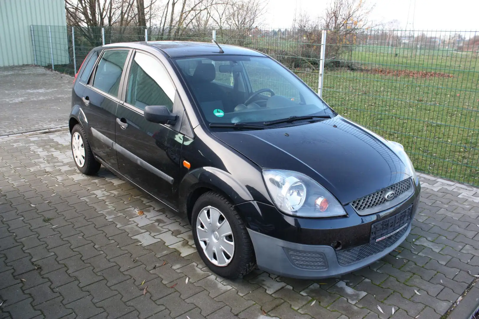 Ford Fiesta mit Klima, Scheibenheizung uvm Schwarz - 1