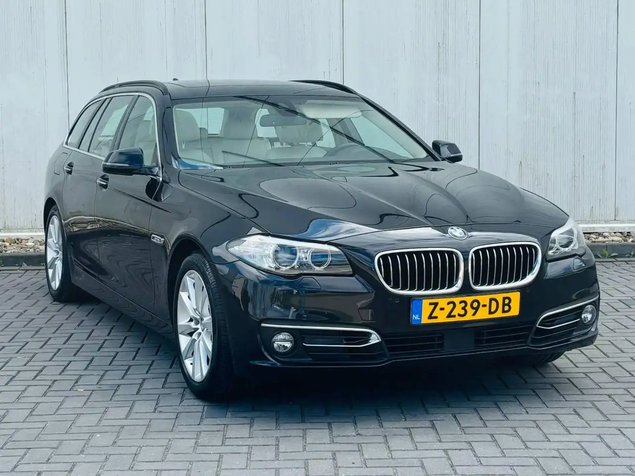 BMW 525