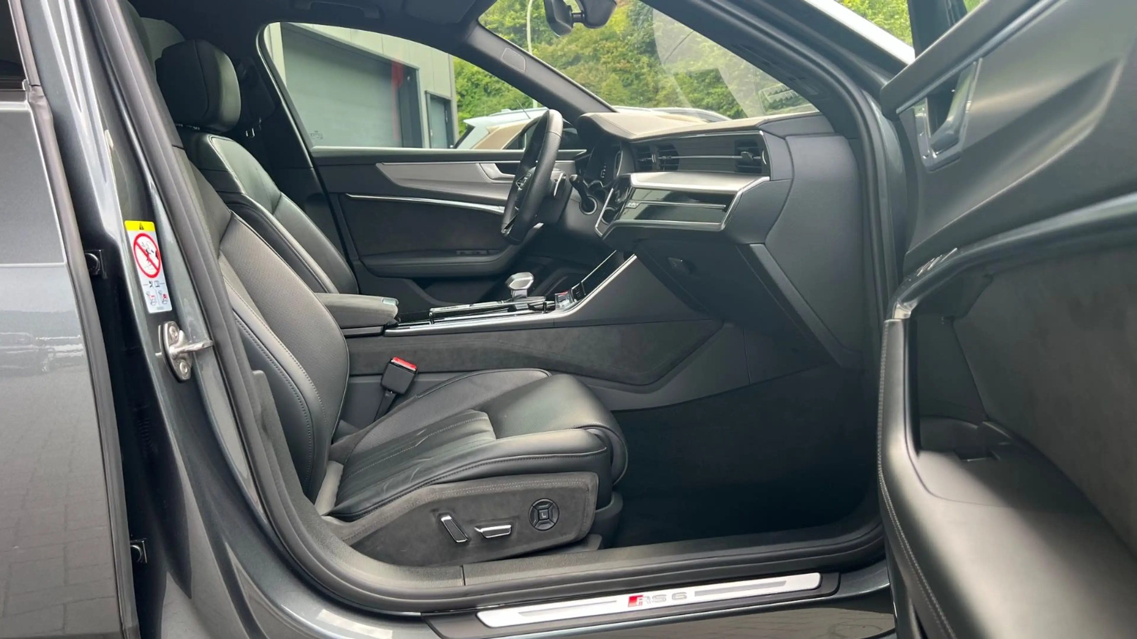 Audi RS6 Avant dyn* Pano * Keramik * B&O * HUD * Luft — photo 15