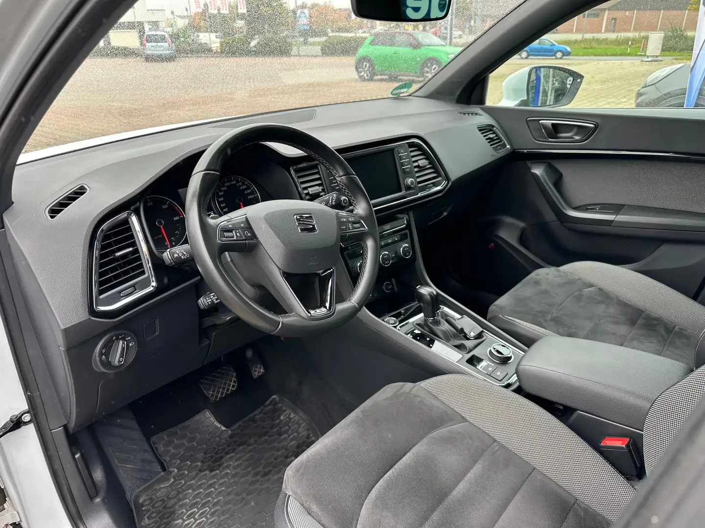 SEAT Ateca 2.0TDI Xcellence *Navi*AHK*App*SHZ*PDC+Kam. Weiß - 2