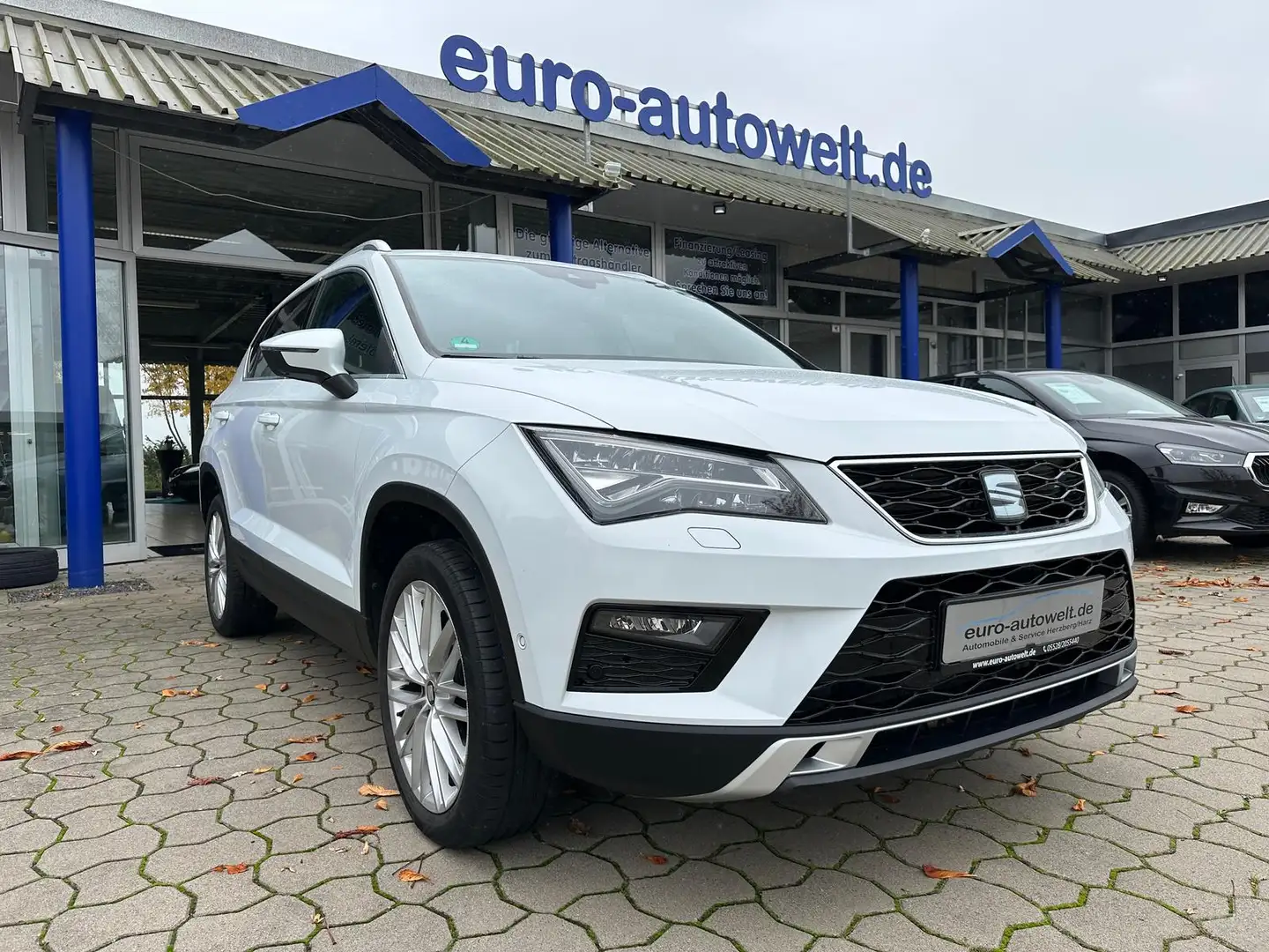 SEAT Ateca 2.0TDI Xcellence *Navi*AHK*App*SHZ*PDC+Kam. Weiß - 1