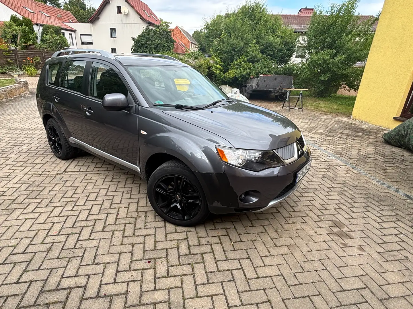 Mitsubishi Outlander Outlander 2.0 DI-D 4WDInvite Grau - 1