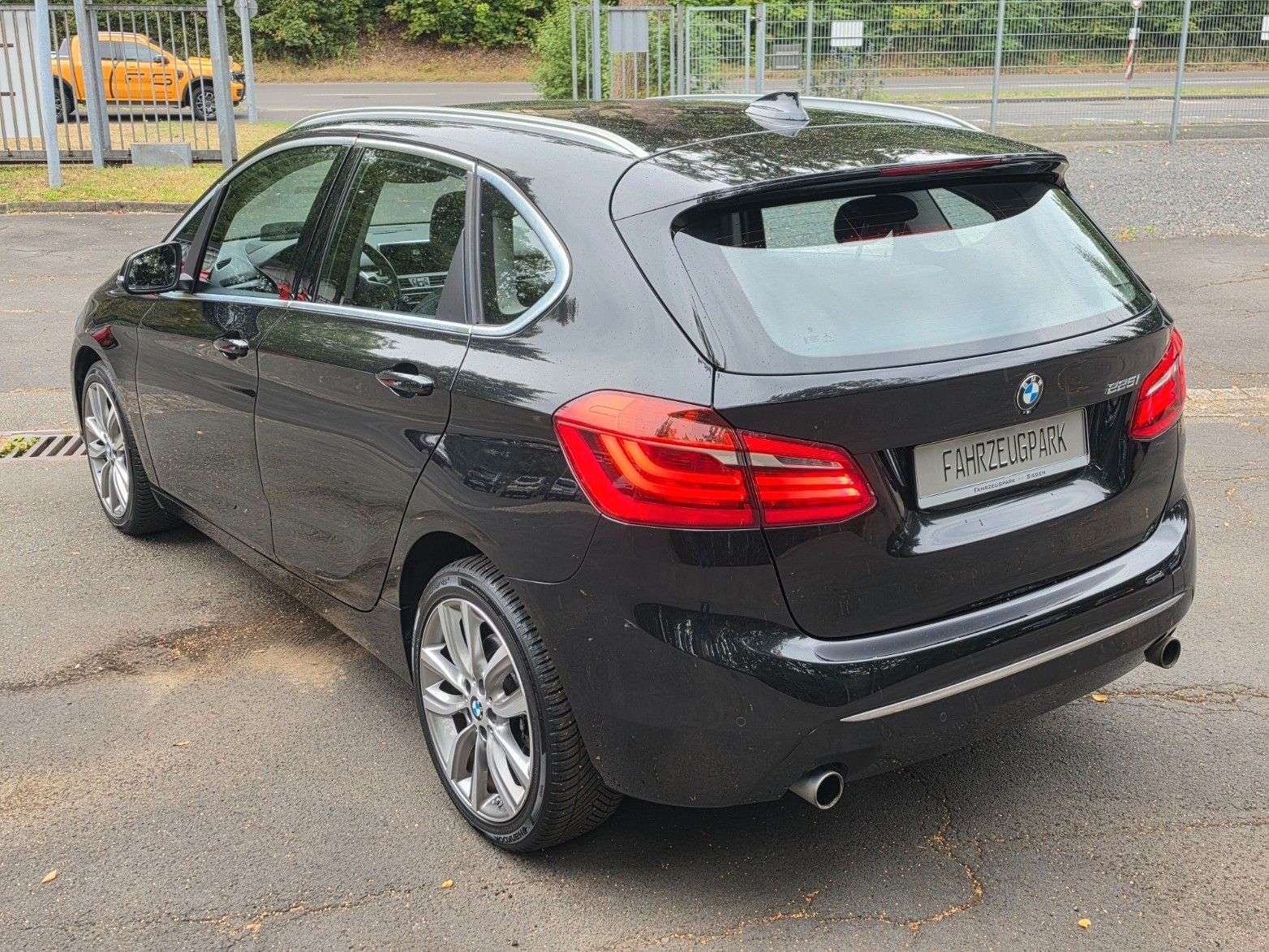 BMW 225