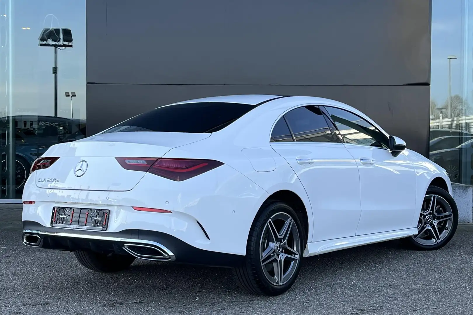 Mercedes-Benz CLA 250 CLA 250e Coupé Automaat AMG Line | Advanced Plus P Wit - 2