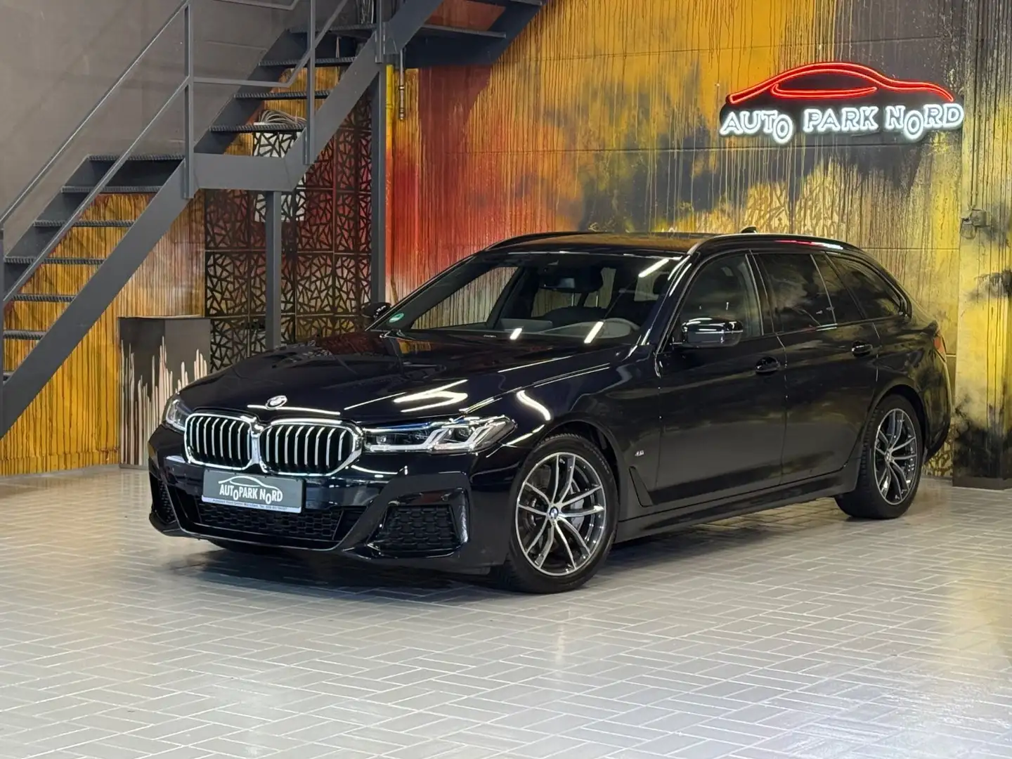 BMW 530 d Touring M Sport~LASER~HEAD-UP~KAMERA~LEDER Siyah - 1