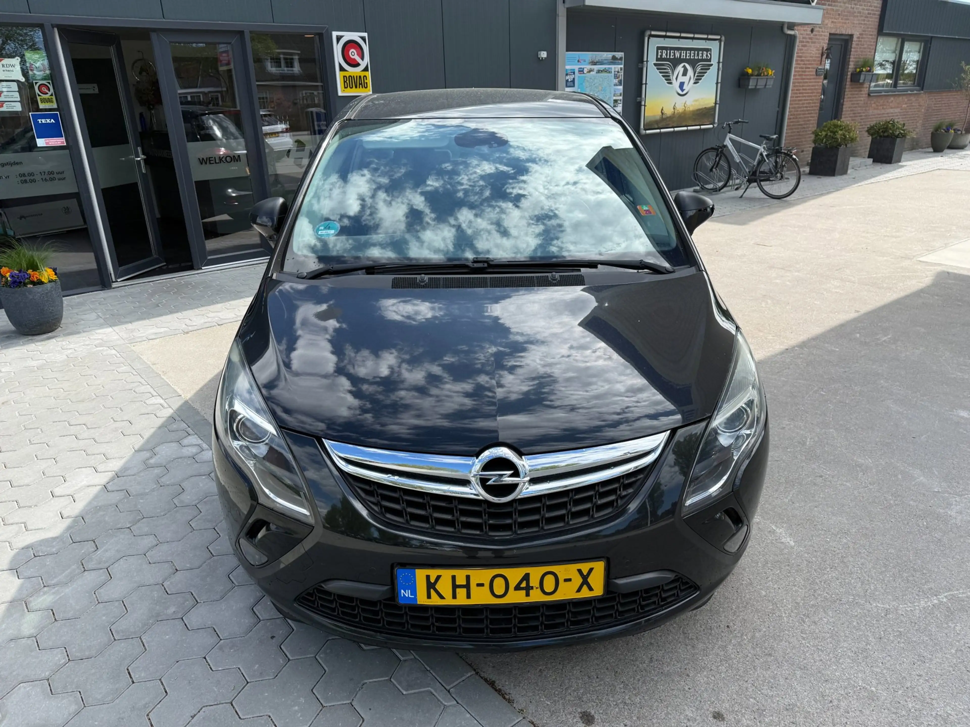 Opel Zafira Tourer 1.4 Cosmo 7p. — photo 2