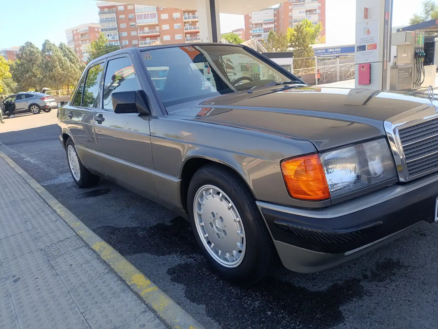 Mercedes-Benz 190 190E 2.0 - 2
