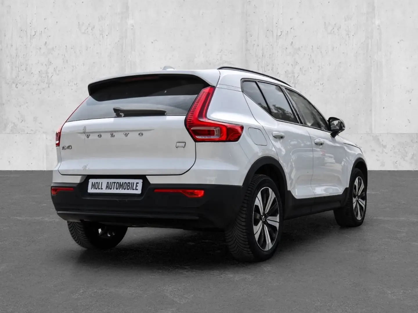 Volvo XC40 Plus Dark Recharge Plug-In Hybrid 2WD T4 Twin Engi Weiß - 2