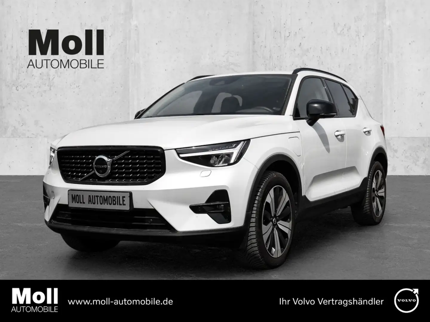 Volvo XC40 Plus Dark Recharge Plug-In Hybrid 2WD T4 Twin Engi Weiß - 1