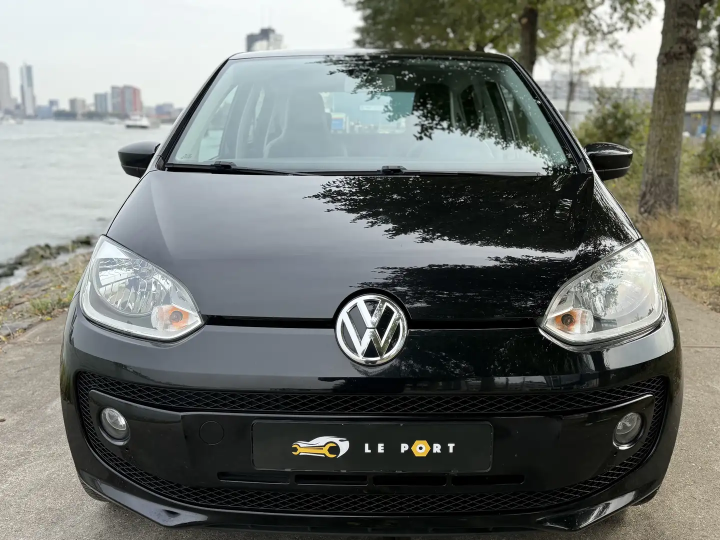 Volkswagen up! High Up! | 1.0 | 2013 | 5DRS | 1 EIG - 2
