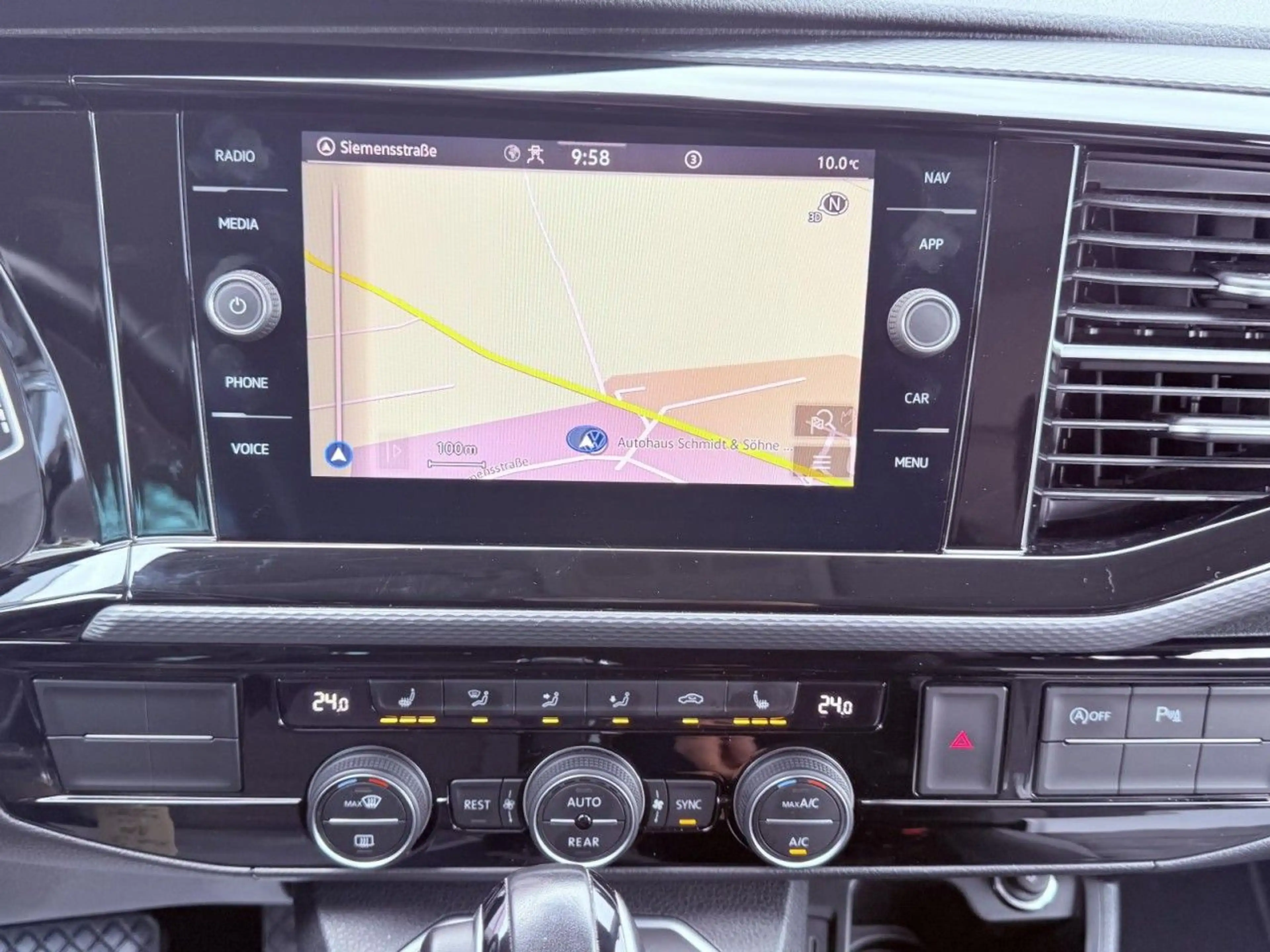 Volkswagen T6.1 Multivan Generation Six 2.0 TDI DSG STHZ Klima Navi — photo 11