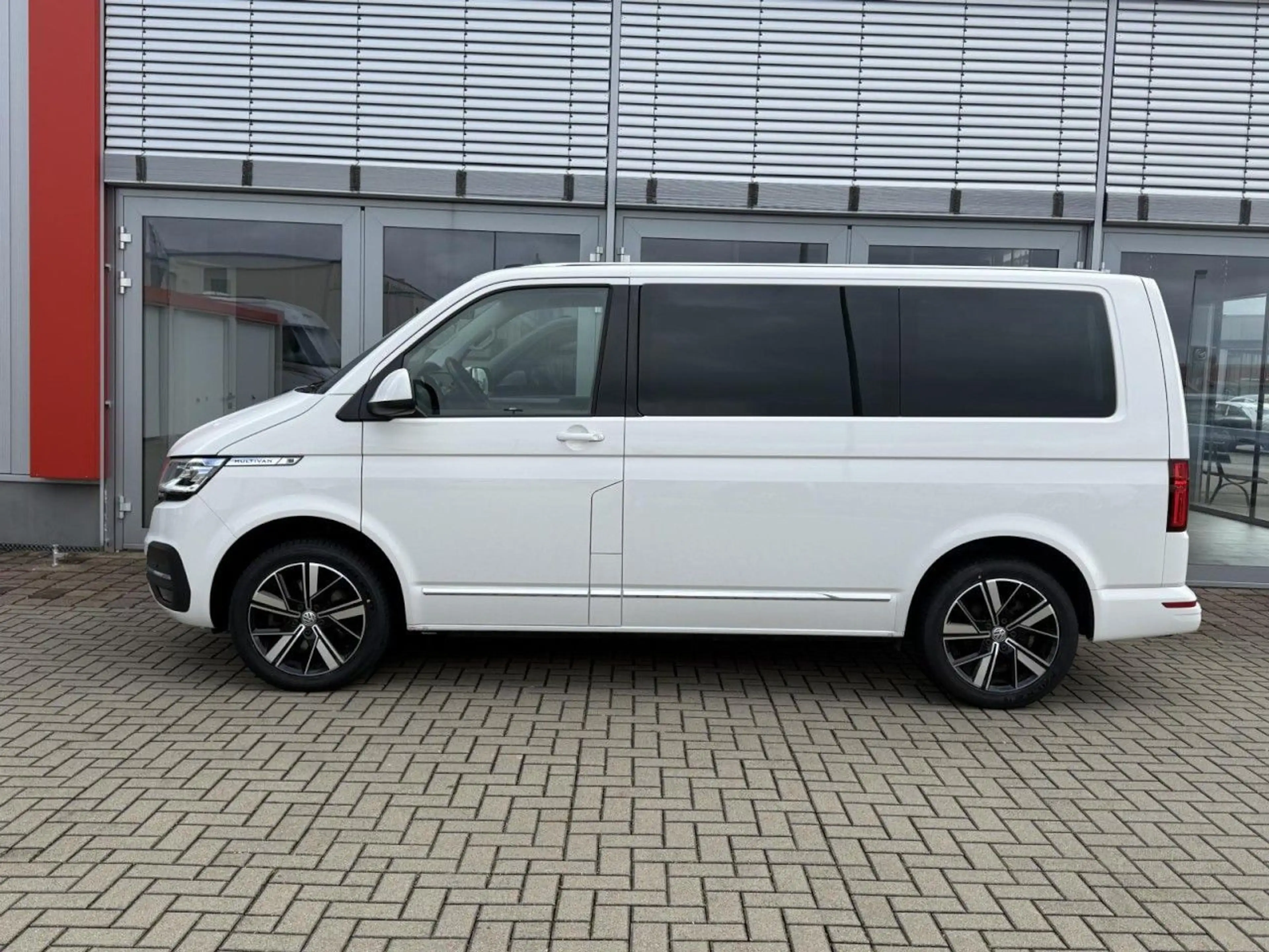 Volkswagen T6.1 Multivan Generation Six 2.0 TDI DSG STHZ Klima Navi — photo 4