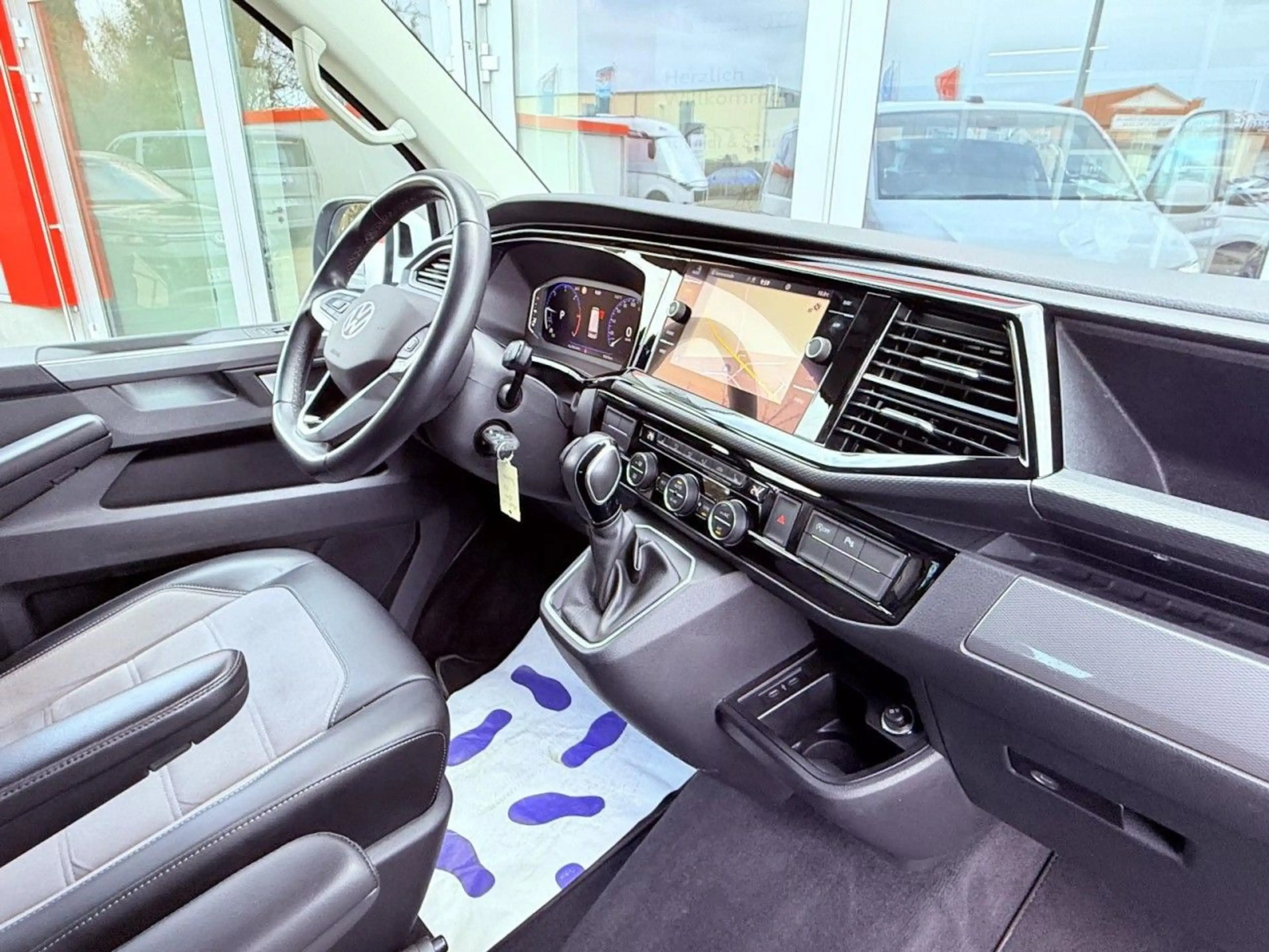 Volkswagen T6.1 Multivan Generation Six 2.0 TDI DSG STHZ Klima Navi — photo 9